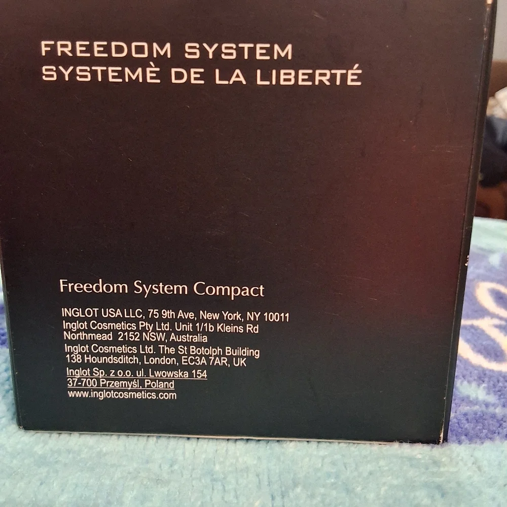 NWOT INGLOT FREEDOM SYSTEM PALETTE ROUND [1] GLOSS, REUSABLE COMPACT